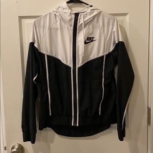 Women’s Nike wind breaker